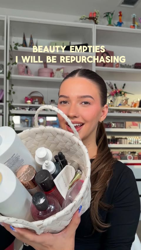 Instagram post by @deborahruiz for LUSH. Caption reads: [...] you everything 🫶 @dove @theinkeylist....