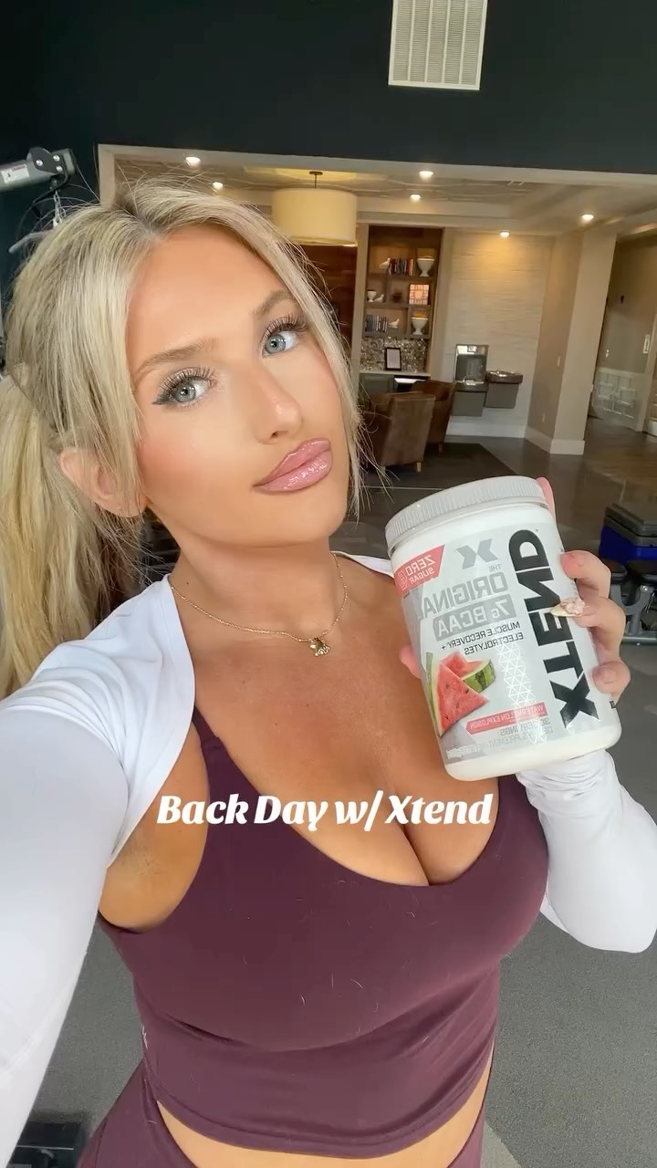 Instagram post by @arisbellav_ for Cellucor. Caption reads: [...] favorite back exercises 💪🏼 

@xtend....