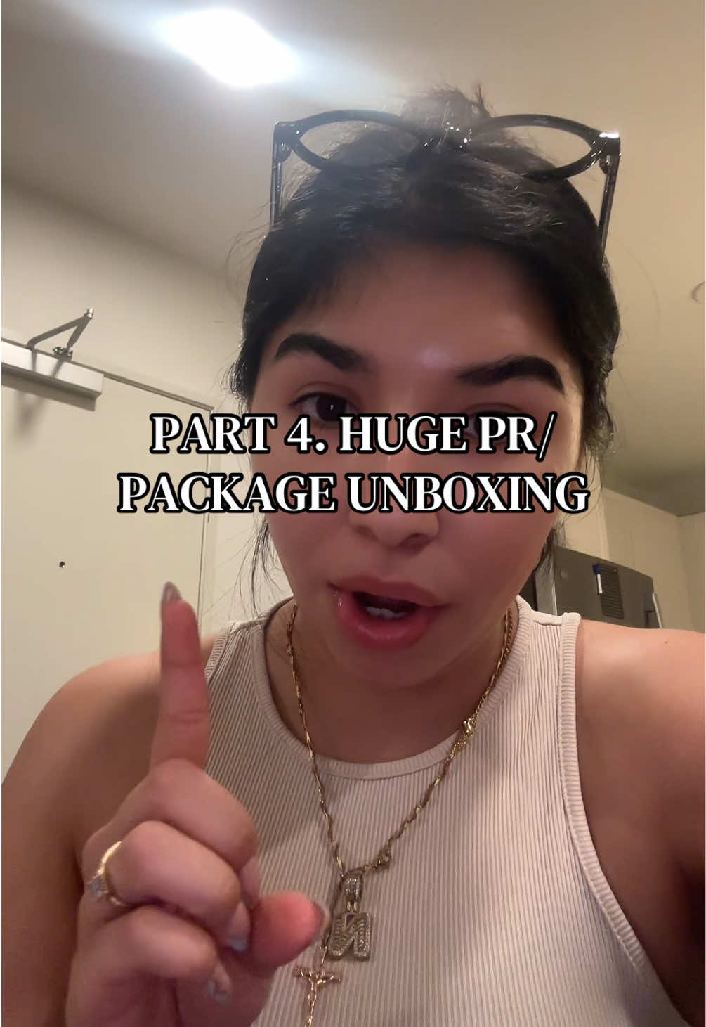 TikTok post by @ccarolinacass for Proper Health. Caption reads: [...] #unboxing #unbox #haul #viralvideo @Proper....