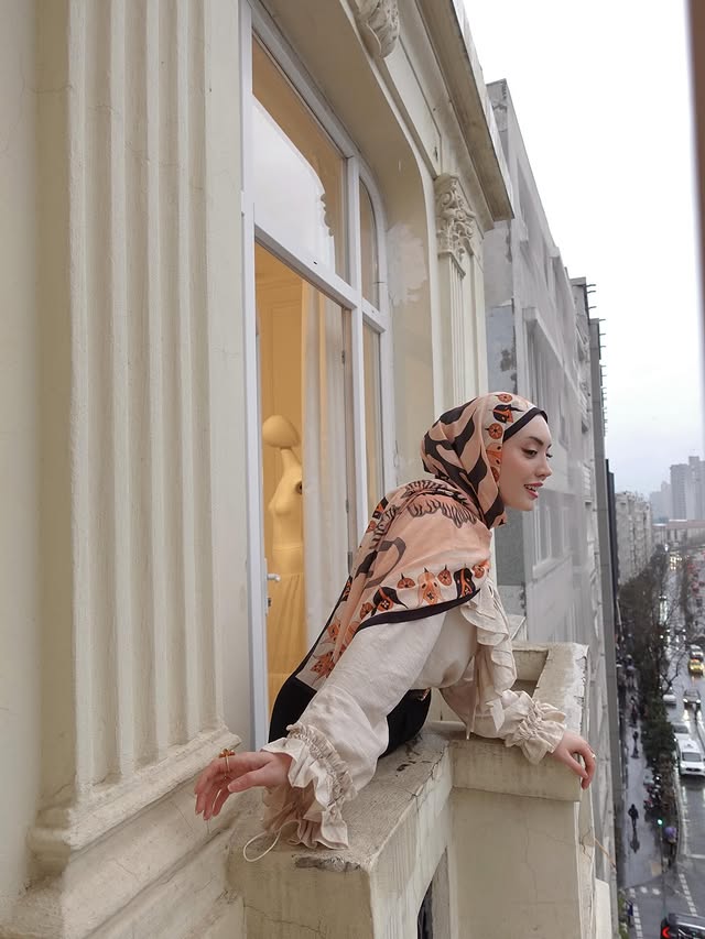 Instagram post by @rimelaskina for Imannoor. Caption reads: [...] e kutlu olsun günümüüüz 🫠🧕🏻 💐 w/....