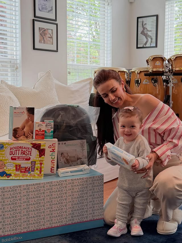 Instagram post by @_alicia.bianca_ for BabbleBoxx. Caption reads: [...] #momlife #newmoms #babyessentials....
