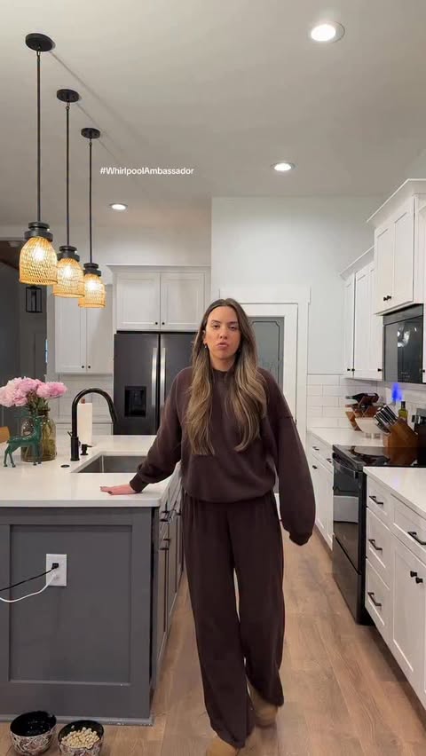 Instagram post by @jesssskinsey for Whirlpool. Caption reads: Love my @whirlpoolusa Smart Range with Air Cooking....