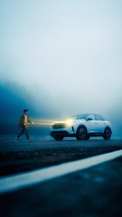 Instagram post by @mikesneaky for Peugeot. Caption reads: [...] grabando hace muy poquito junto a @peugeotes....