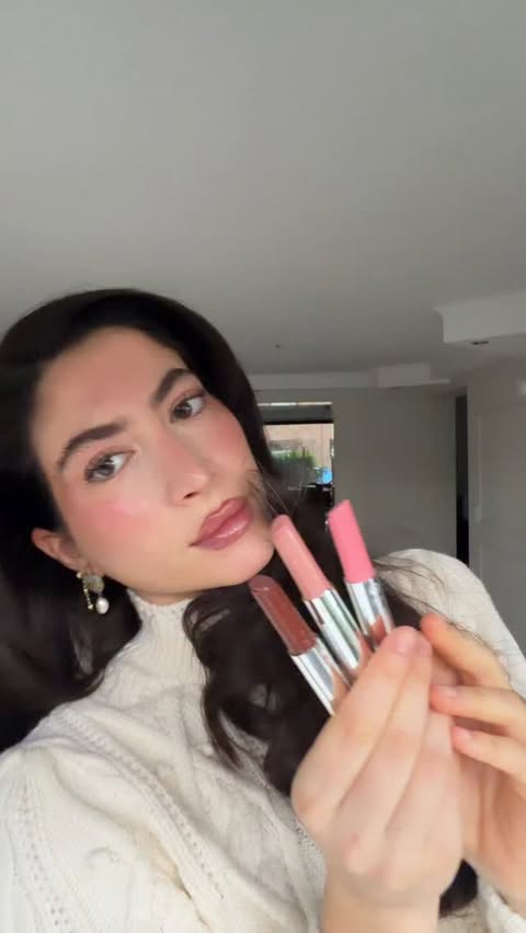 Instagram post by @yyaseminaskin for CAIA Cosmetics. Caption reads: [...] a lip gloss, feels like a lip mask.....