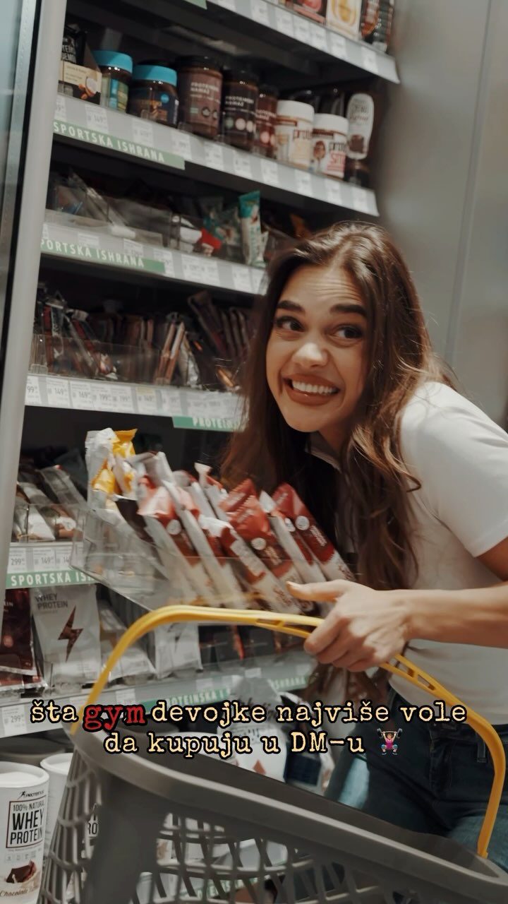 Instagram post by @nedolinaa for PhD Nutrition. Caption reads: [...] na ove proteinske barove, to je to....