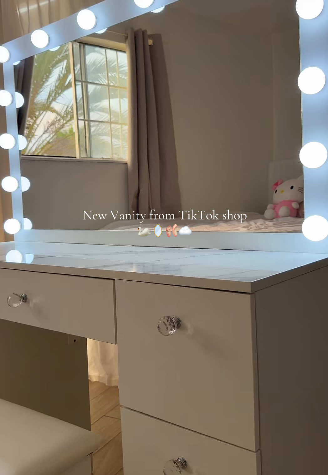 TikTok post by @keilxh for VOWNER. Caption reads: [...] #vanitymakeup #makeup #girlythings @VOWNER.