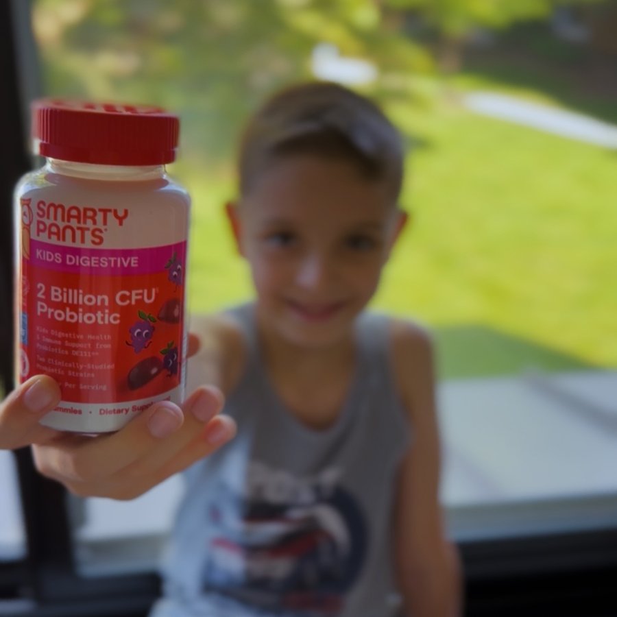 Instagram post by @explorewith.sezz for SmartyPants Vitamins. Caption reads: [...] @smartypants #complimentary....