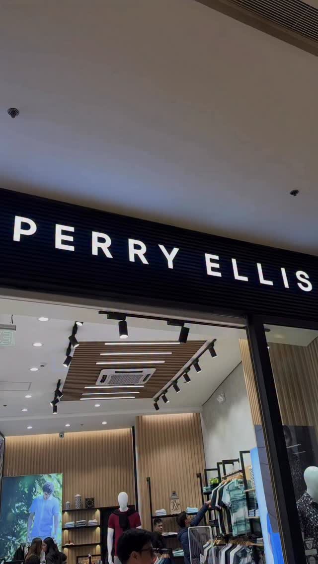 Instagram post by @joaquintiu for Perry Ellis. Caption reads: [...] sign me up 🏃🏻

thank you to @perryellisph....