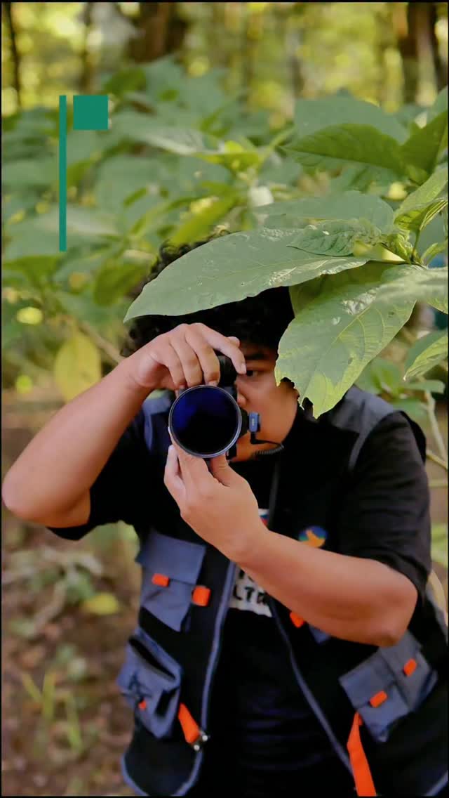 Instagram post by @sikuningambang for Fujifilm. Caption reads: Bapak ini rekam momennya menggunakan kamera X-S20....