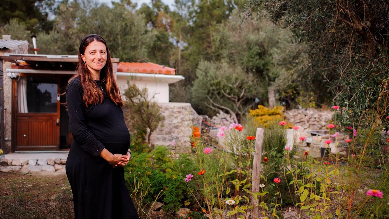 YouTube post by @FrankieOffGrid for Reolink. Caption reads: Autumn Jobs and Baby Prep | Off Grid Homestead in....