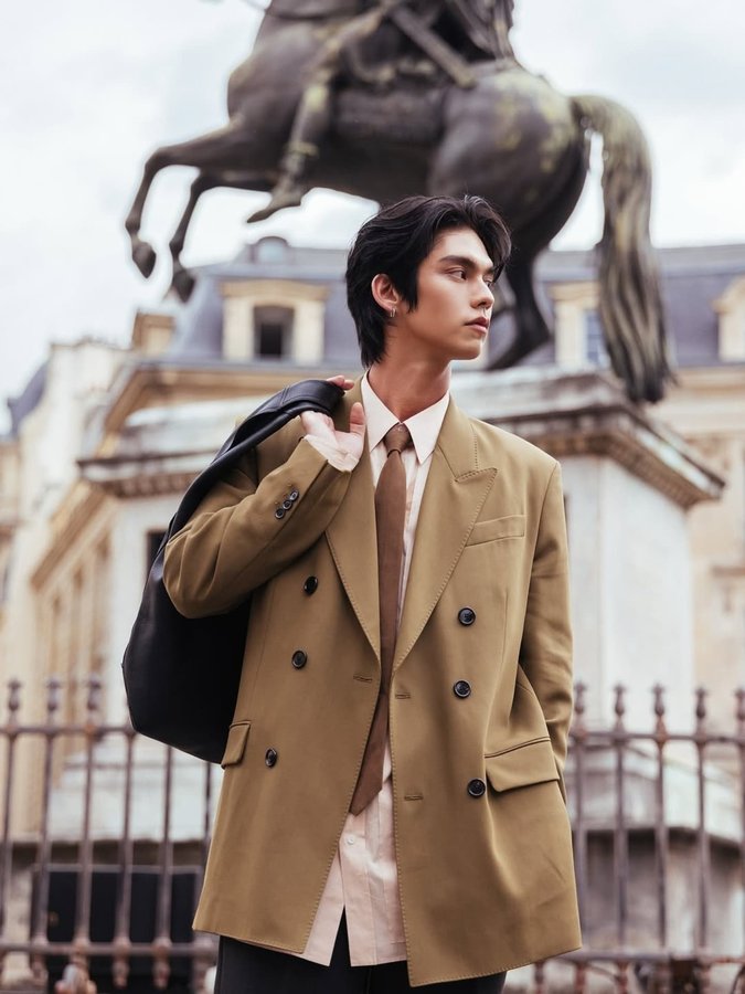 Instagram post by @brightvcstory for AMI Paris. Caption reads: [...] soirée inoubliable à Paris #AmiParis....
