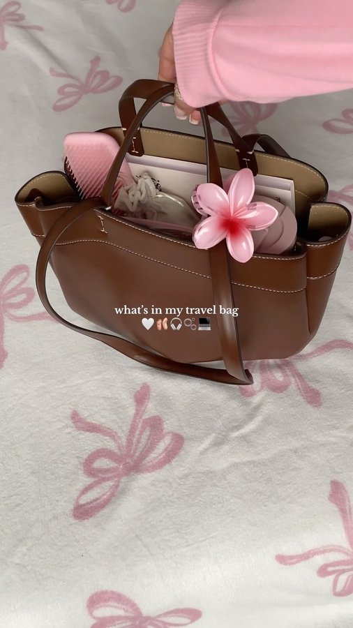 Instagram post by @its_alless for LOFREE. Caption reads: [...] with my new glow power bank from @lofree.co.....