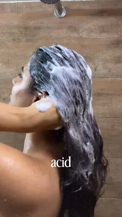 Instagram post by @rheamalvi for Minimalist. Caption reads: [...] hard water did to my scalp and....