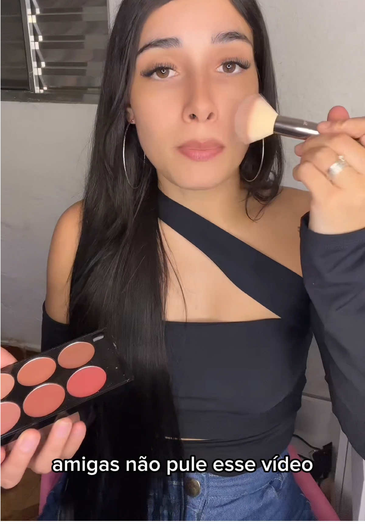 TikTok post by @dicasdanin for Salon Line. Caption reads: @salonlinebrasil #RotinaDeXêrosa .