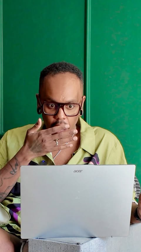 Instagram post by @eusoufabao for Acer. Caption reads: Carnaval? I don`t know her 🎊🚫 @acerdobrasil....