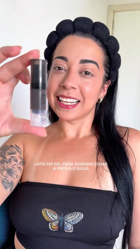Instagram post by @lainelimaaaa for Mercado Livre. Caption reads: Lápis em gel para sobrancelha a prova d’água !!
✅....