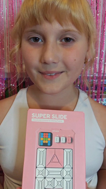 Instagram post by @lacey.officially for GiiKER. Caption reads: ✨Holiday vibes + smart playtime ✨
Keeping it....