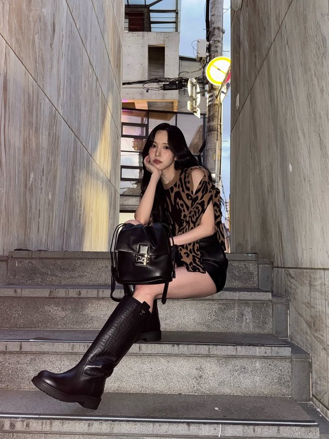 Instagram post by @mina_sr_my for Fendi. Caption reads: 🖤🤎

#fendi
#SponsoredbyFendi
#Japan
#pr
@fendi.