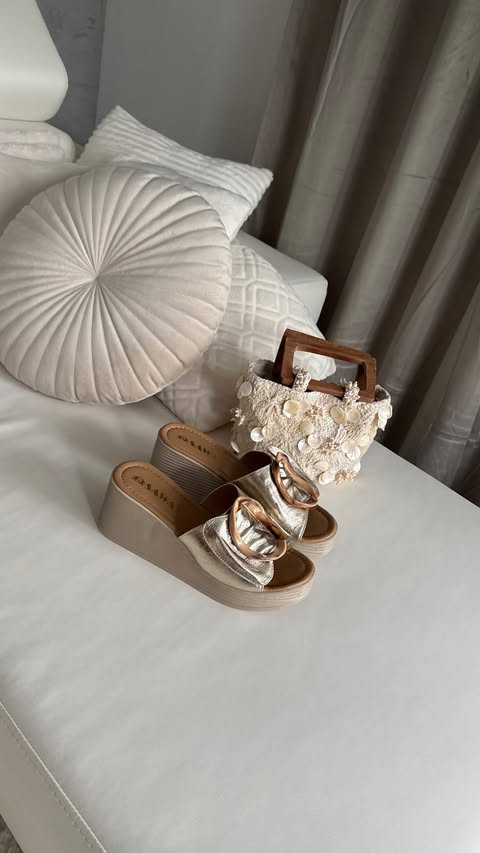Instagram post by @dominika_calka for SAWAY. Caption reads: [...] #summershoes #summerlove #shoeslover #saway....
