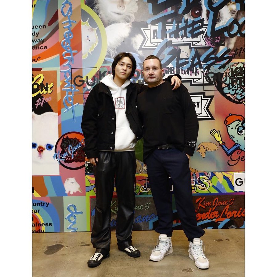 Instagram post by @ryosukemiyake_ for GU. Caption reads: (о´∀`о)

#GUKJ #GU #キムジョーンズ #KIMJONESGUPRODUCTION....