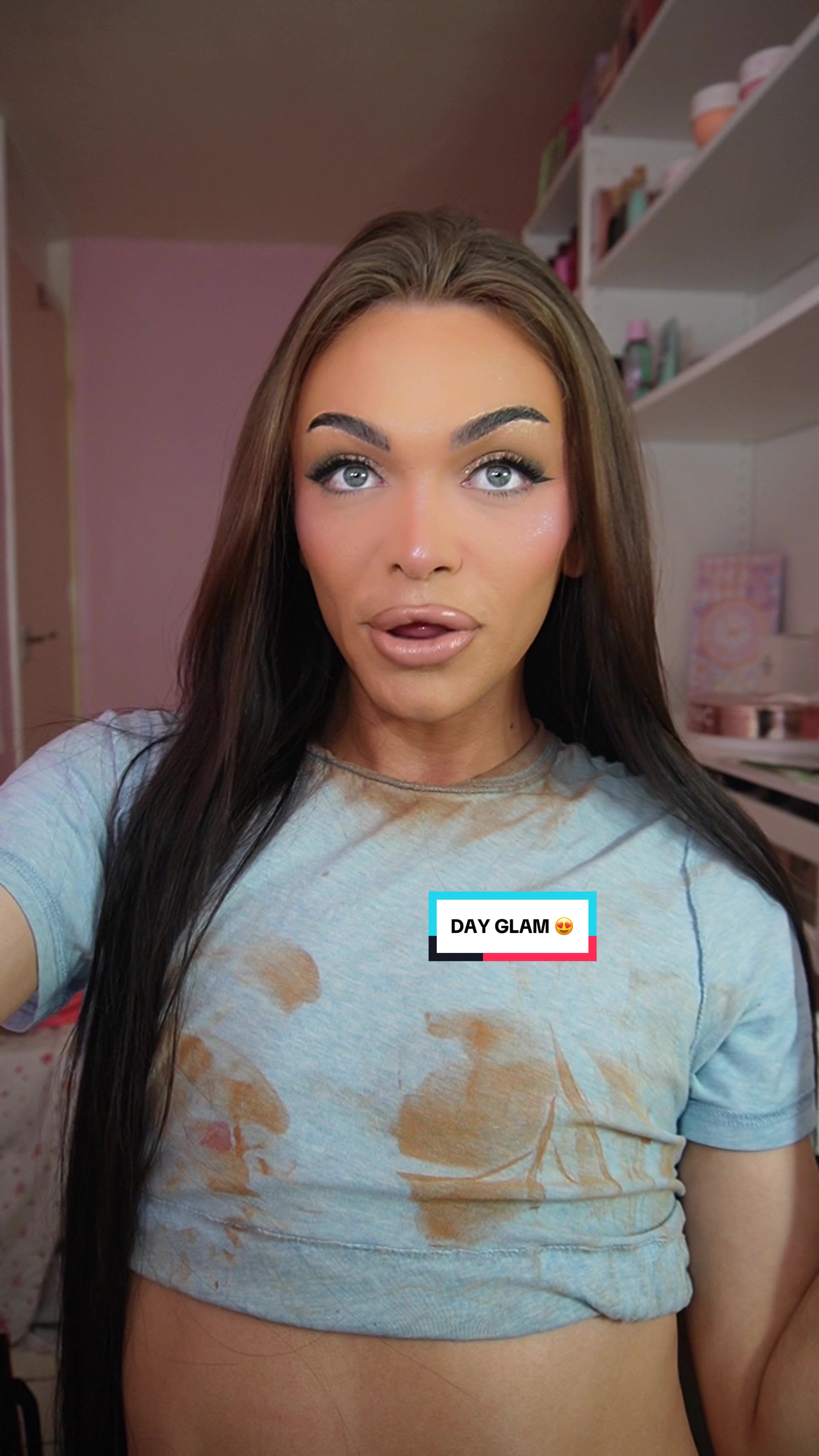 TikTok post by @psmakeup21 for – Jordana Ticia. Caption reads: Day drinking glammm ✨🤏                    @b•bold....