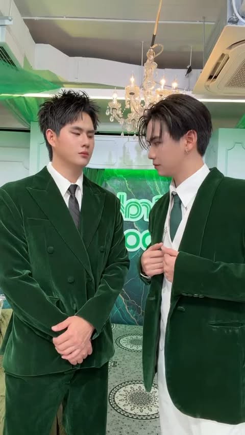 Instagram post by @winynny.official for GrabFood Indonesia. Caption reads: 🦥 Tiktok update : grabth ✨ [08.12.2025 ] ʕ￫ᴥ￩ʔ....