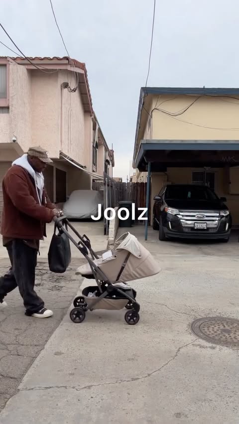 Instagram post by @laronlindsay for Joolz. Caption reads: [...] that time has gone. We’ve been using the....