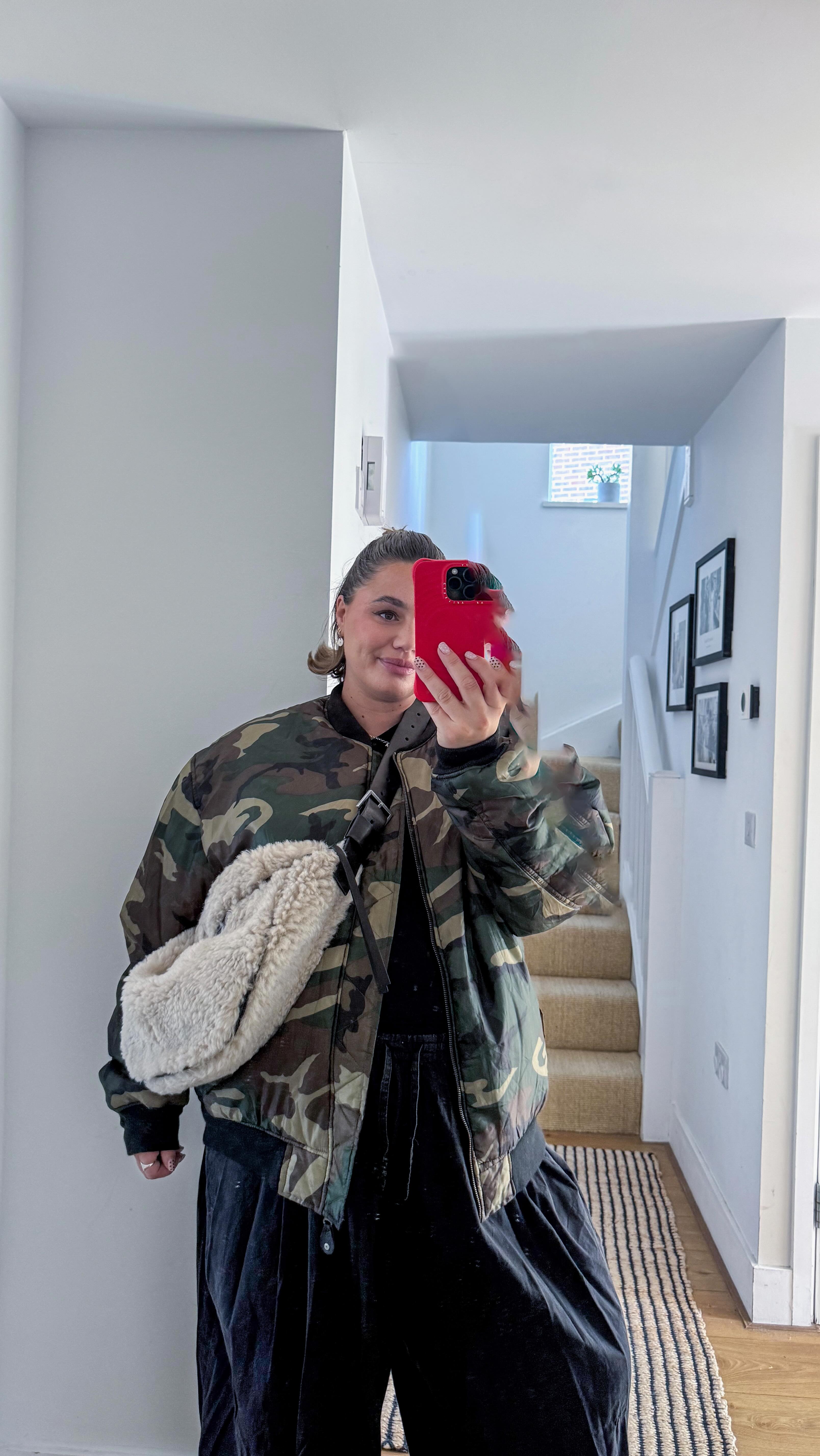 Instagram post by @gracesurguy for Massimo Dutti. Caption reads: The easiest, comfiest outfit combo for running....