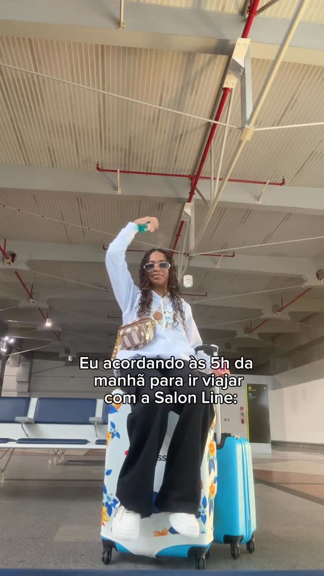 Instagram post by @_.gabicfo for #todecacho. Caption reads: Ai amigas, nunca fui triste hahahahaaaw eu e meu....