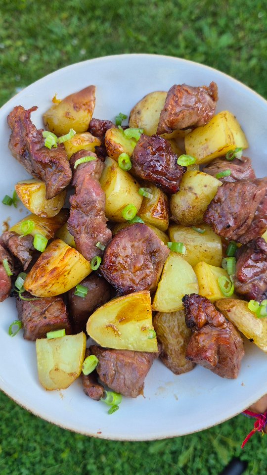 Instagram post by @lyvie_s_cooking for COSORI. Caption reads: [...] le Airfryer TurboTower de la marque....