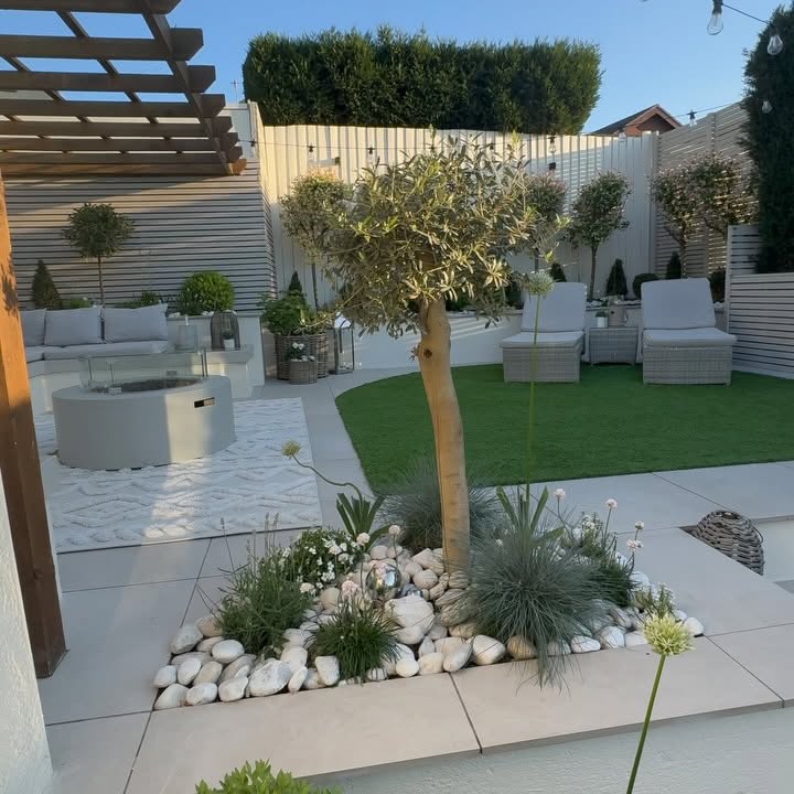 Instagram post by @home_joyr for House Beautiful. Caption reads: If only every day was like this 🤍 some items....