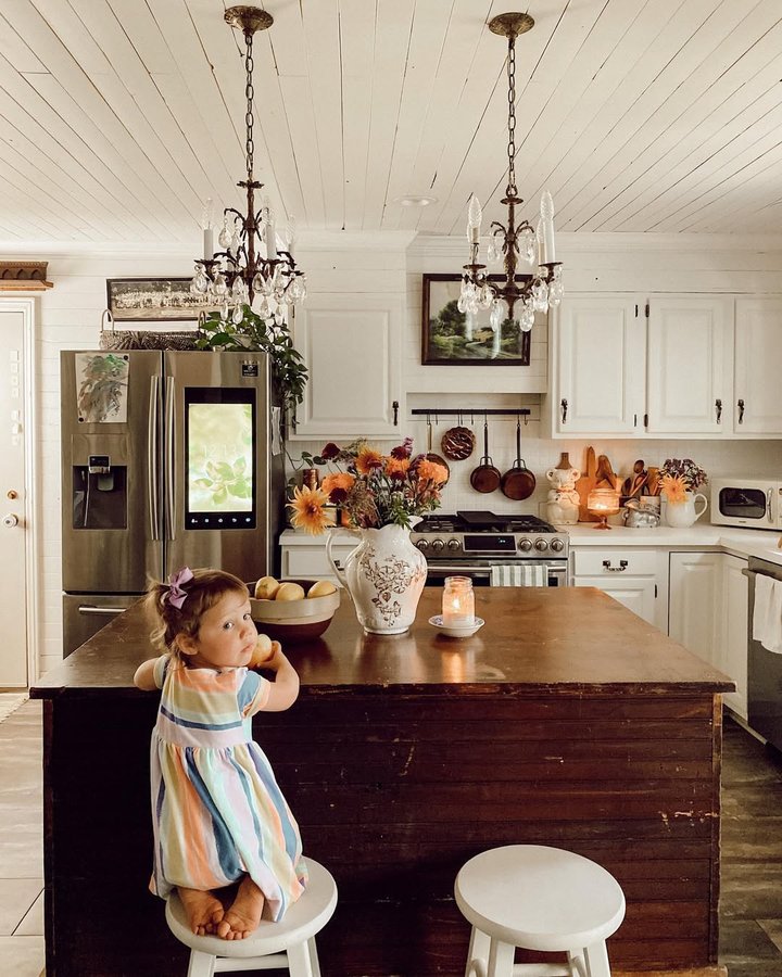 Instagram post by @candlewoodcottage for The Cottage Journal. Caption reads: Hi pals!!! #ad My friends at....