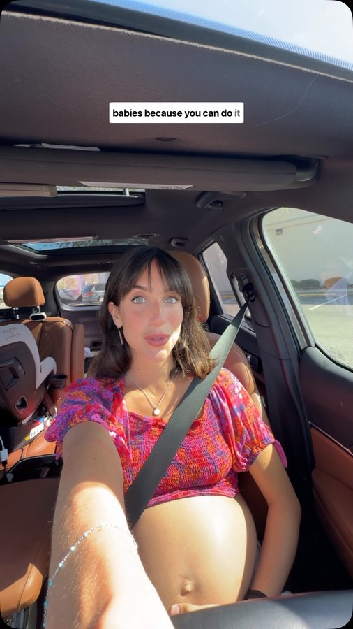 Instagram post by @claraandherself for SneakPeek Test. Caption reads: i loooove finding out baby’s gender as early as....