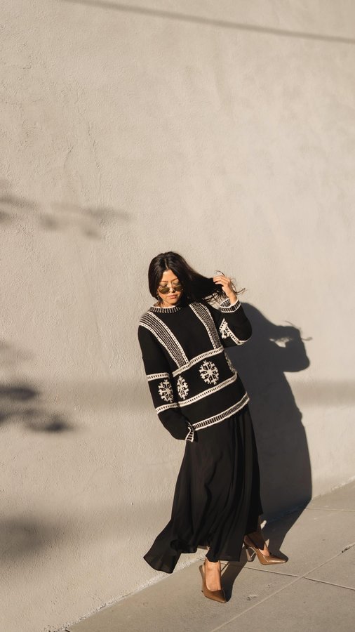 Instagram post by @walkinwonderland for Banana Republic. Caption reads: Before you miss it, @bananarepublic Holiday....