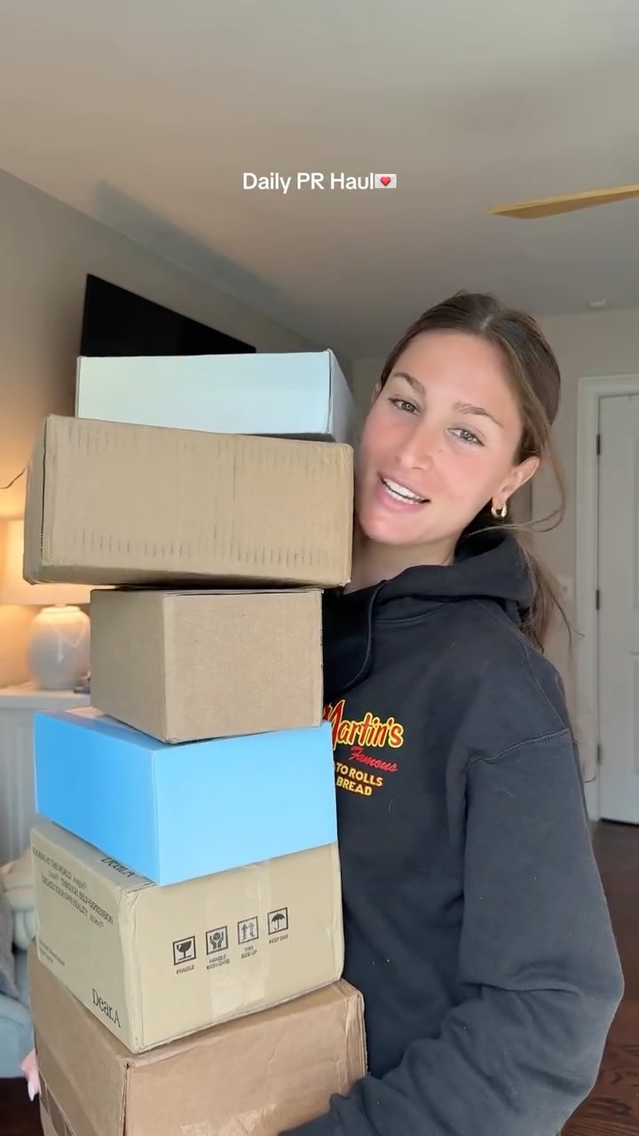 Instagram post by @natalieeraeee for Naturium. Caption reads: Unboxing blessings on blessings💌🫶🏻🥹

#pr #haul....