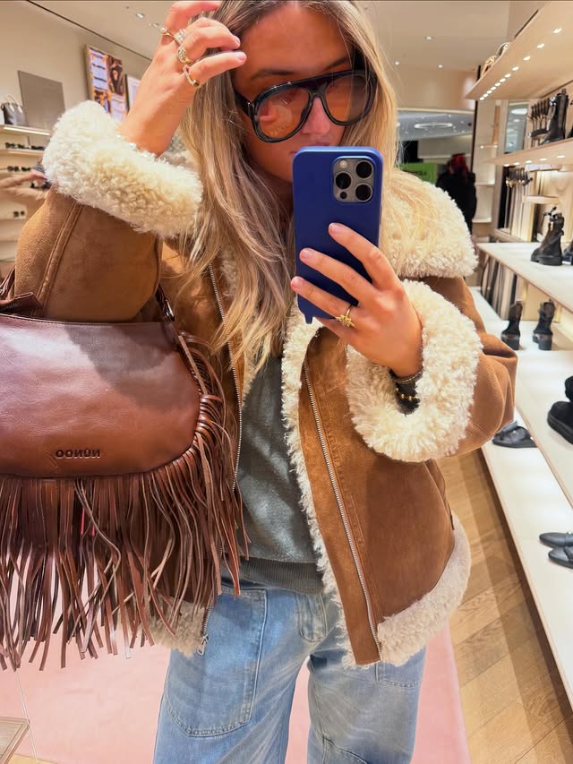 Instagram post by @ericabarryy for Nunoobags. Caption reads: sundays in @nunoobags ⭐️🌵🛩️🧡🦞👜🧞‍♀️🧝🏽‍♀️....