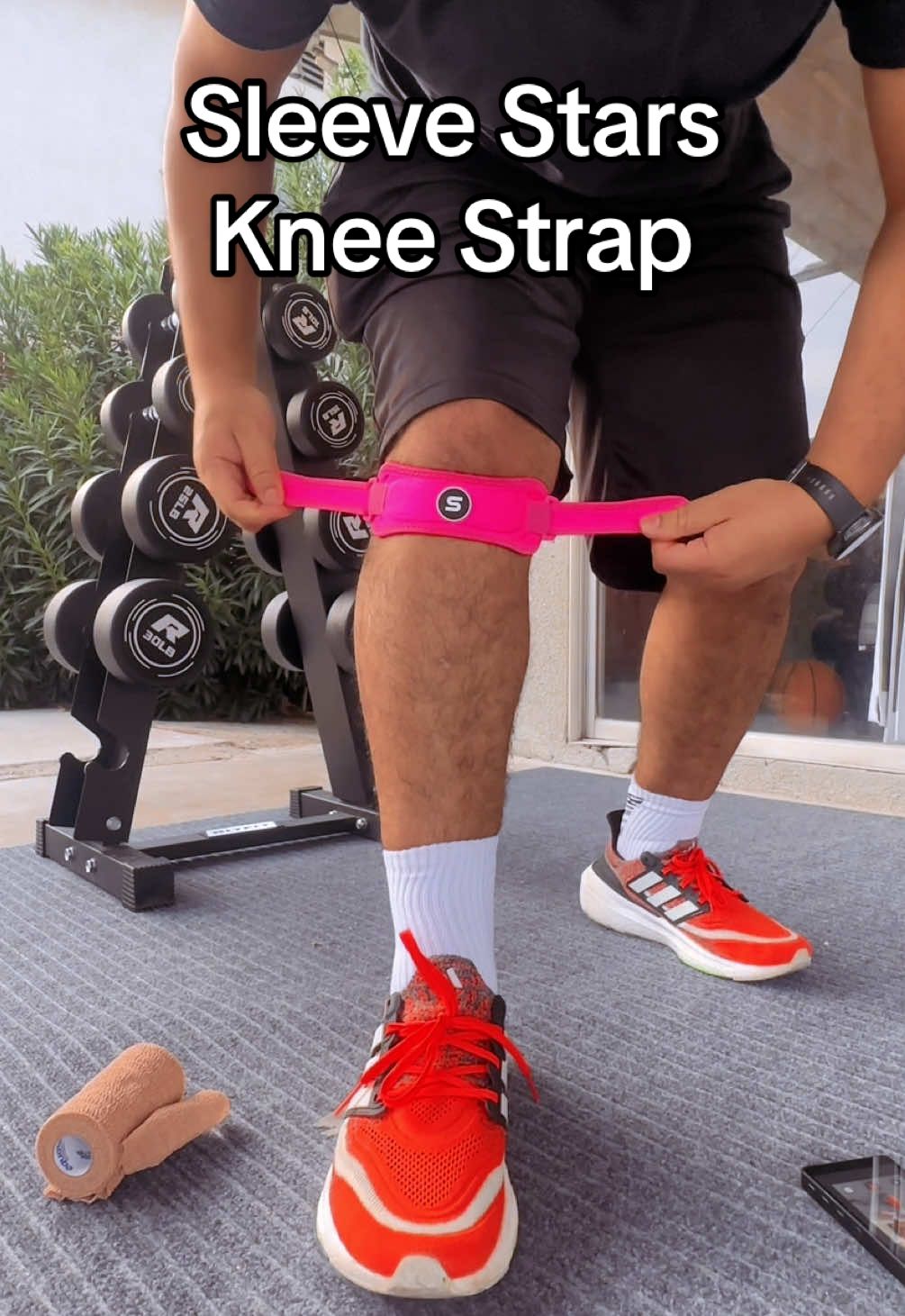 TikTok post by @ibelikeword for Sleeve Stars. Caption reads: [...] helped. #kneepainrelief #kneepain....