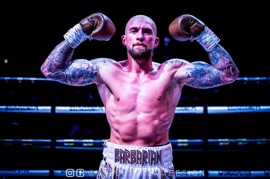 Instagram post by @connan_the_barbarian for Everlast. Caption reads: What a buzz last night! 

Another win in the bag....