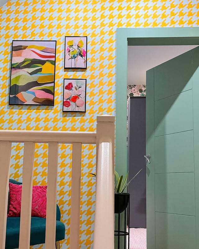 Instagram post by @hilaryscolourfulhome for Livette's Wallpaper. Caption reads: [...] wallpaper from the amazing....