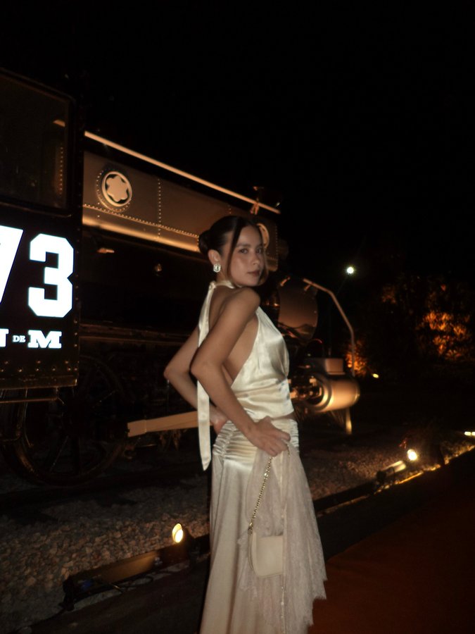 Instagram post by @aleharo00 for Montblanc. Caption reads: me siento en una película ahhhhhh!!!
chu chuuuuu🚂.