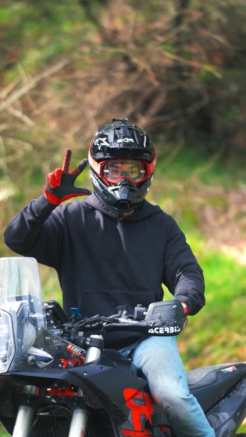 Instagram post by @mr.rallybike for Rabaconda. Caption reads: [...] #tutorialking #ktmofficial #mitasmoto....