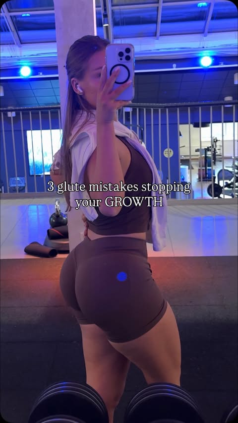 Instagram post by @fitnessbyrozenga for PEACH TIGHTS. Caption reads: Correct these and you’re good to go🤝🏽 Outfit:....