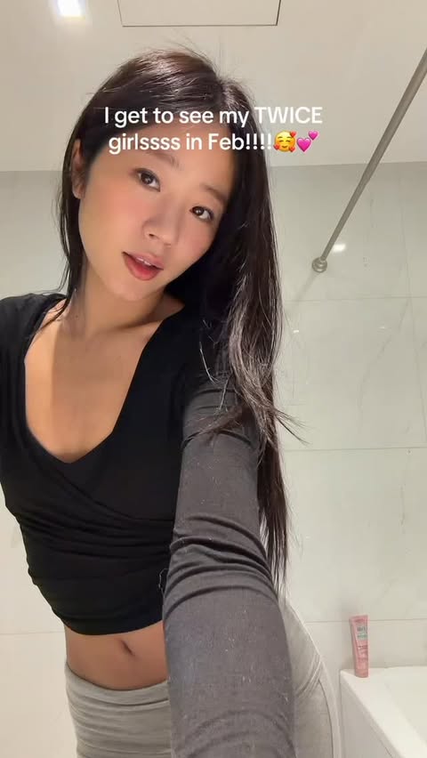 Instagram post by @hjevelyn for Live Nation. Caption reads: [...] New York on their tour 🩷🩷🩷 @LiveNation....