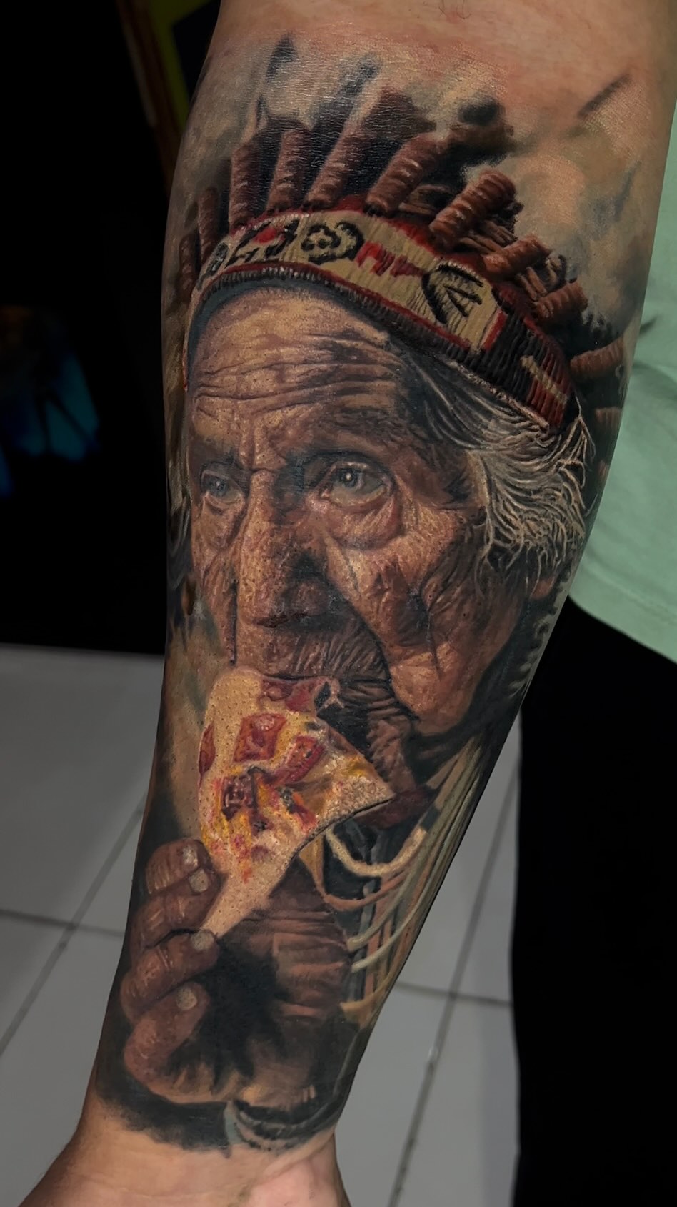 Instagram post by @silviorealistictattoo for Sullen Clothing. Caption reads: Indio 🇺🇸 🍕 3 sessões 90% cicatrizado.

#intenze....