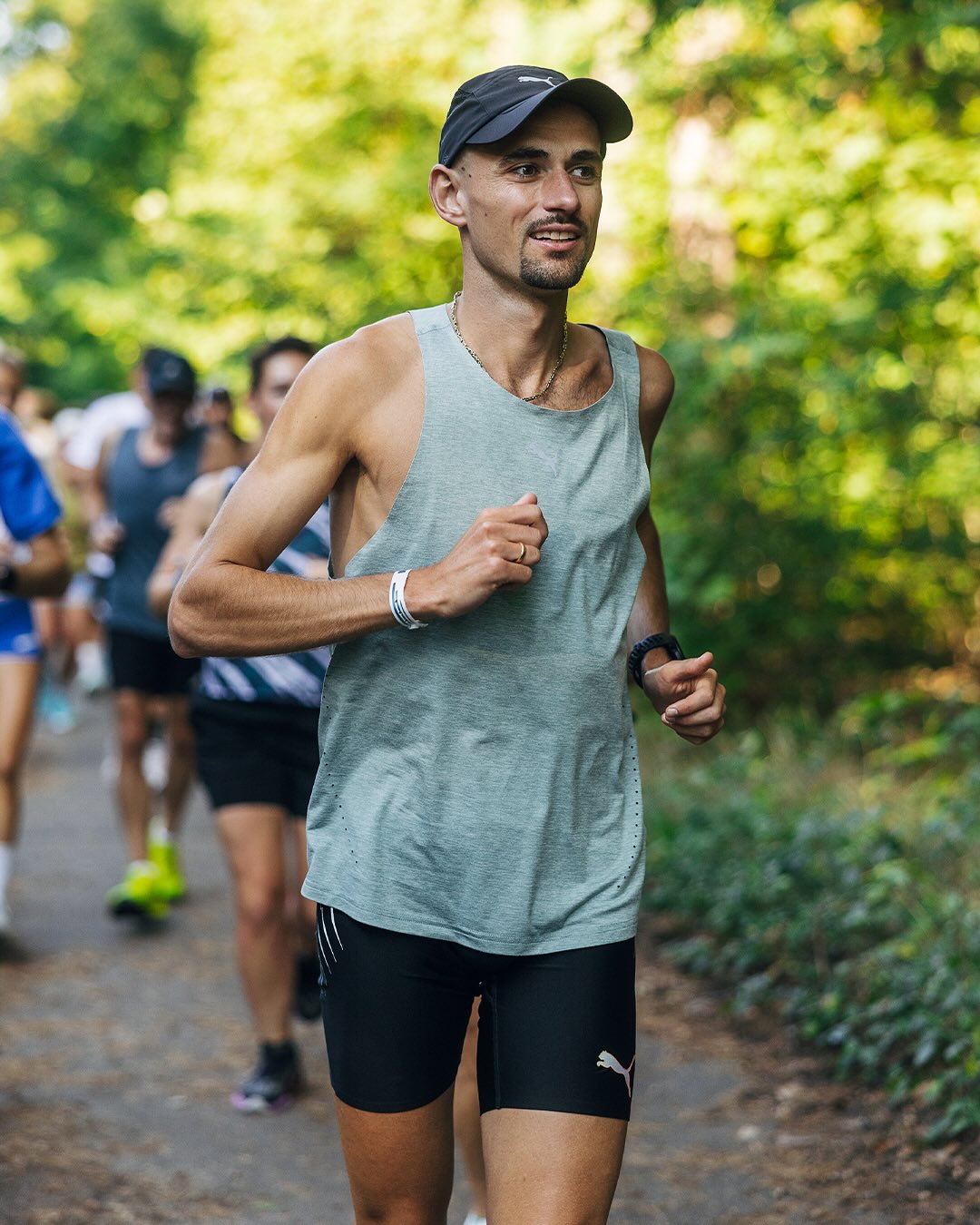 Instagram post by @hendrik_pfeiffer for BLACKROLL. Caption reads: Gemeinsam mit @hendrik.pfeiffer und @leni_runner....