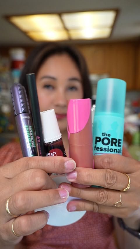Instagram post by @willworkformascara for Benefit Club Pink US. Caption reads: [...] Gifted by @benefitcosmetics....