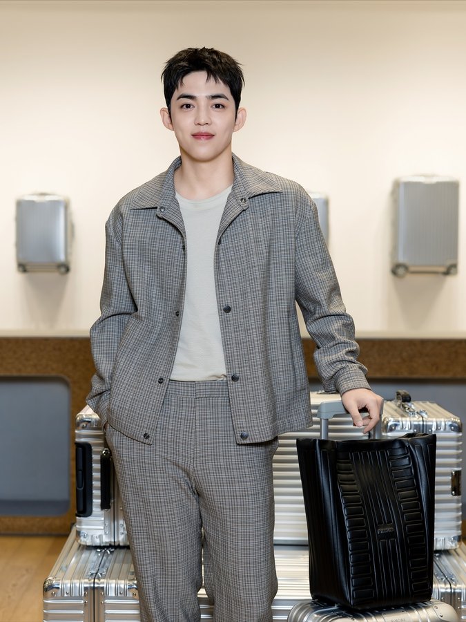 Instagram post by @_roster__ for RIMOWA. Caption reads: Work for @rimowa 

RIMOWA Groove [...].