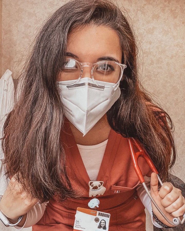 Instagram post by @honestlyanjali for Mediclo. Caption reads: [...] Scrub Giveaway✨⁣
Partnered with....