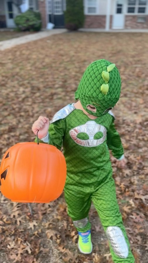 Instagram post by @serapbrdk for Flowcheer. Caption reads: Flowcheer Laundry Detergent Sheets are a....