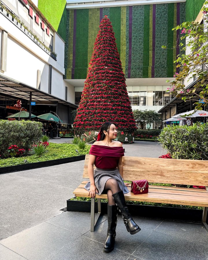 Instagram post by @_iamnohemiah for Cklass. Caption reads: Christmas Ootd @cklassoficial 🎄🍒✨ #navidadcklass....